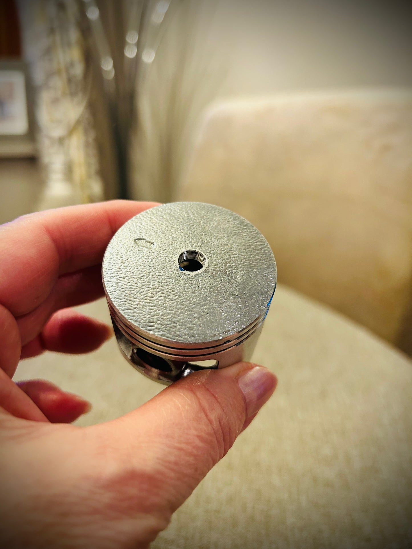 an original piston build stand with bearings rings and a 510 fitment