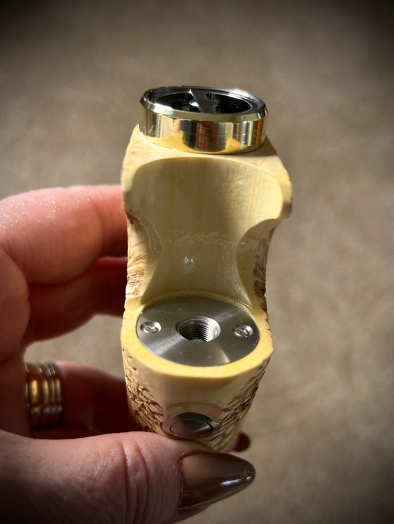 A SBS Single 21700 Lemonwood switched Mech engraved edition Clickfet mod