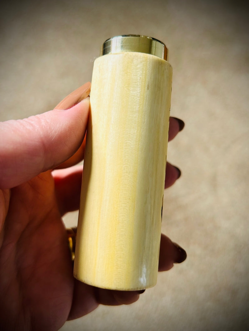 A SBS Single 21700 Lemonwood switched Mech engraved edition Clickfet mod