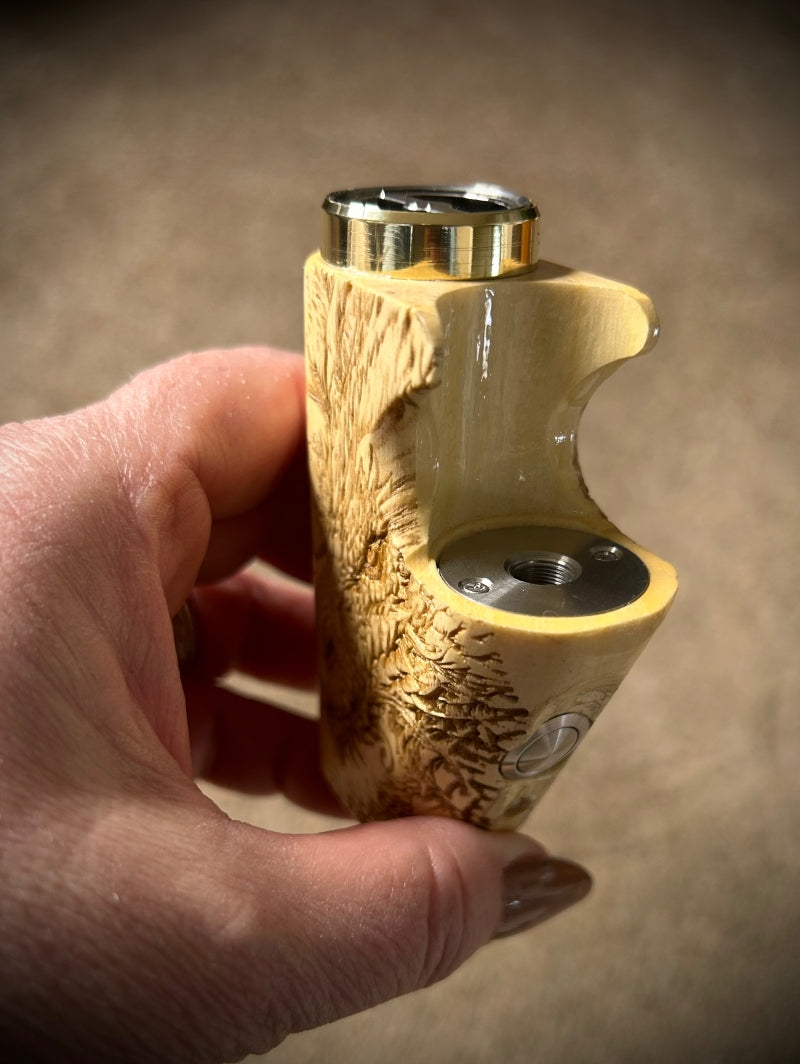 A SBS Single 21700 Lemonwood switched Mech engraved edition Clickfet mod