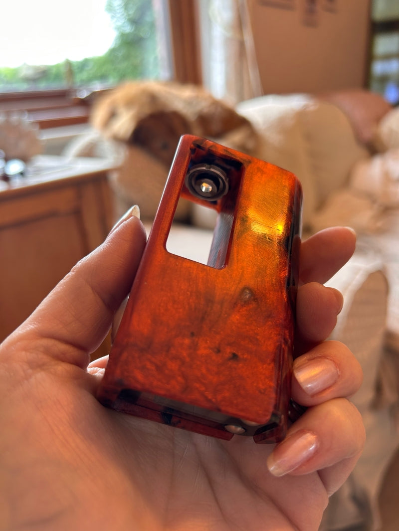 A Single 18650 Evolv Dna80c stabwood BORO mod