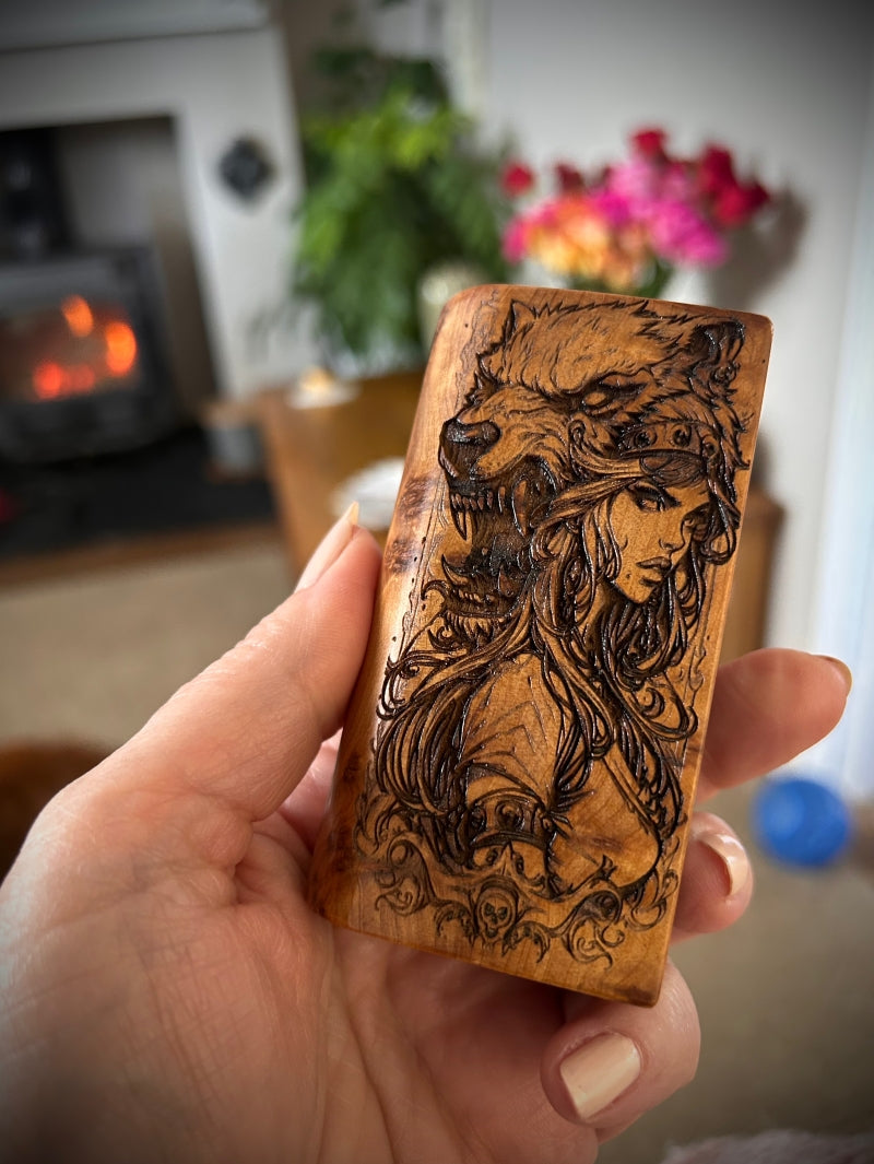 Evolv Dna75c single 18650 battery Engraved Thuya Burl Wood mod